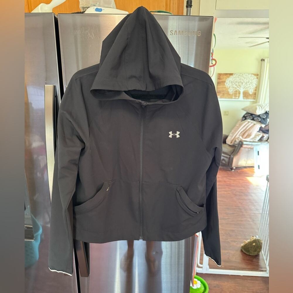 (L) Under Armour Cropped zip up